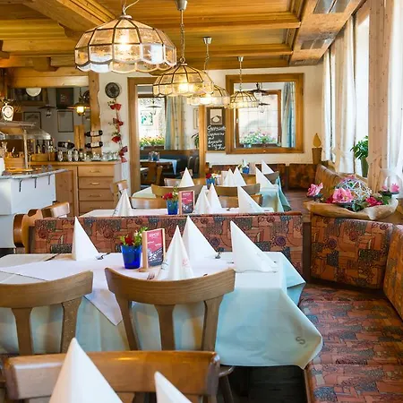 Rose Hotel